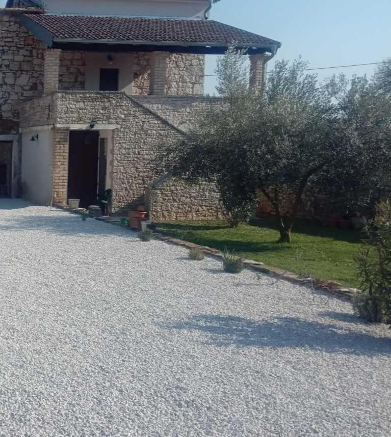 Holiday Home Stancija Becic Mugeba Zewnętrze zdjęcie