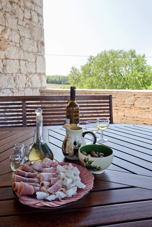 Holiday Home Stancija Becic Mugeba Zewnętrze zdjęcie